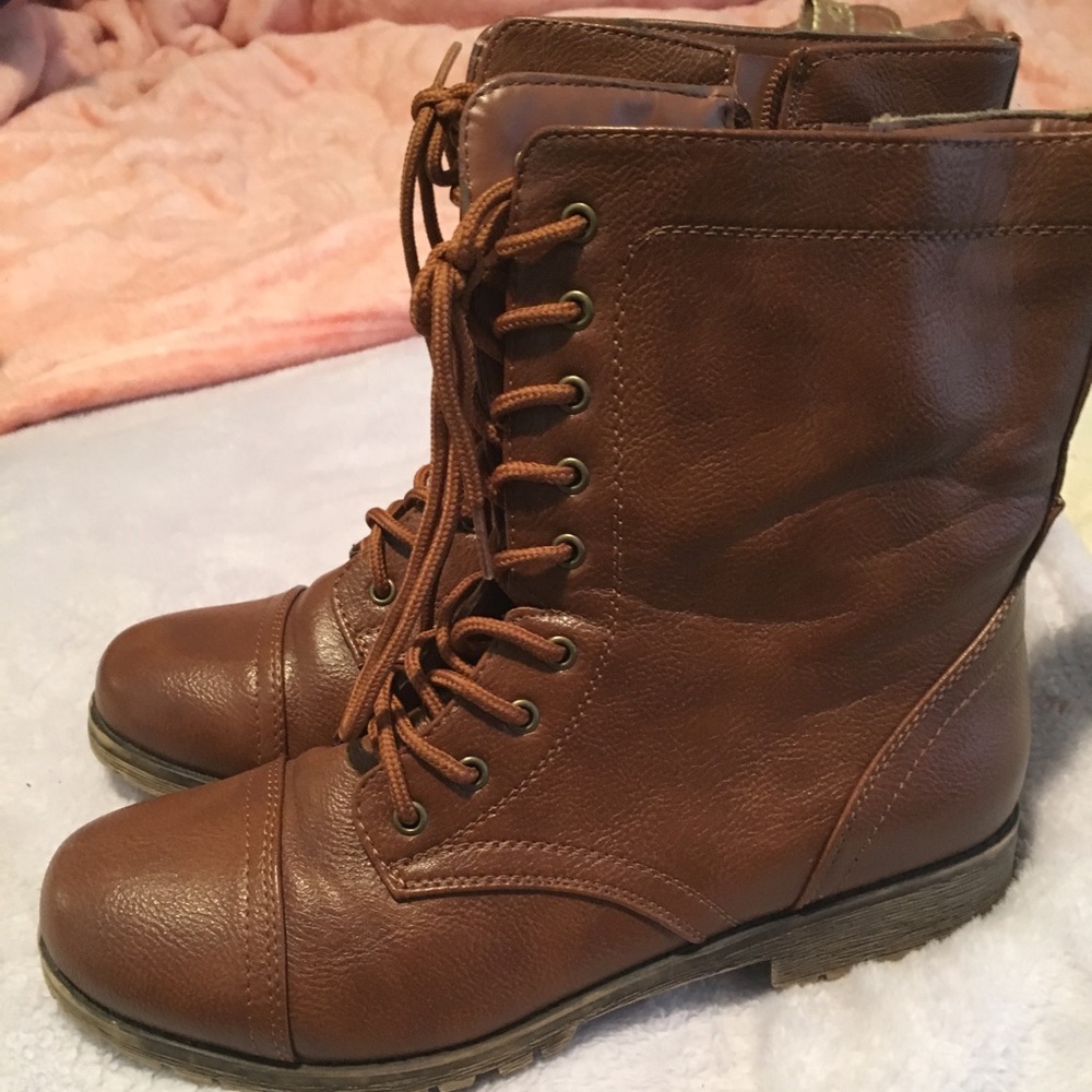 Combat boots